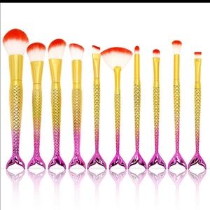 Pink mermaid tail brush set